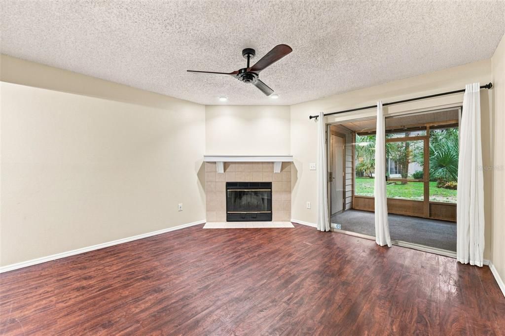 For Sale: $219,000 (2 beds, 2 baths, 1036 Square Feet)