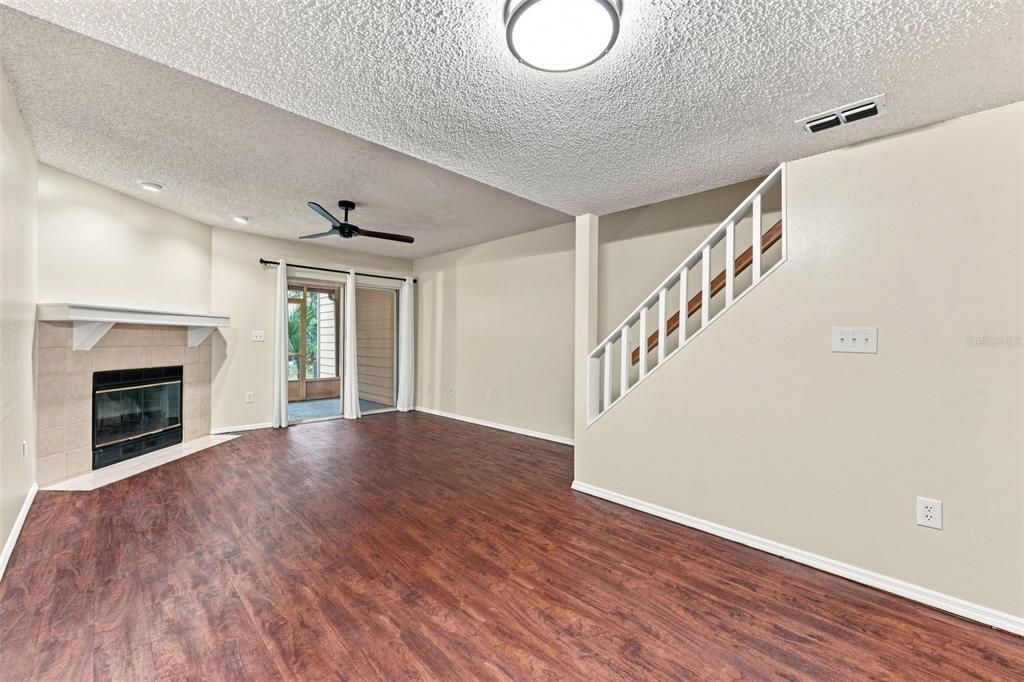 For Sale: $219,000 (2 beds, 2 baths, 1036 Square Feet)