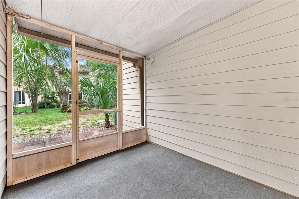For Sale: $219,000 (2 beds, 2 baths, 1036 Square Feet)