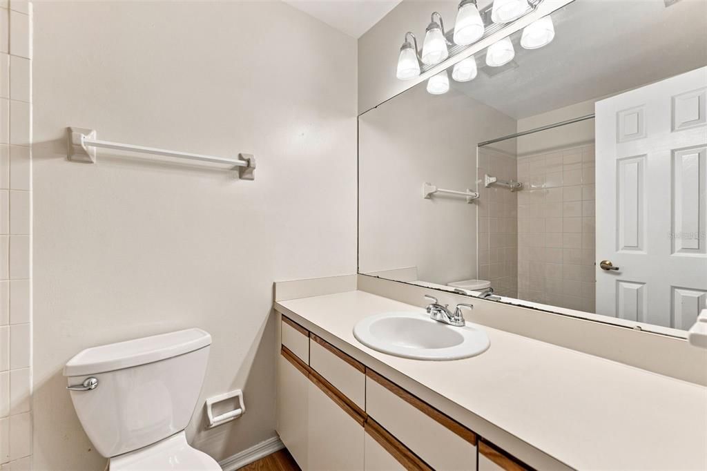 For Sale: $219,000 (2 beds, 2 baths, 1036 Square Feet)