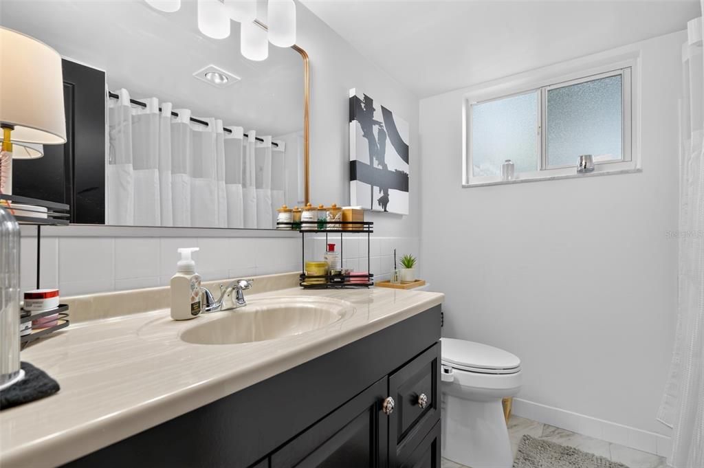 For Sale: $319,000 (2 beds, 1 baths, 816 Square Feet)