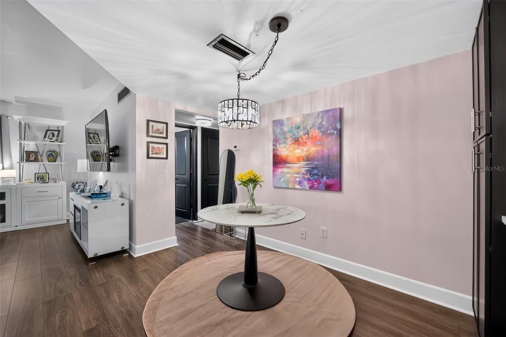 For Sale: $319,000 (2 beds, 1 baths, 816 Square Feet)