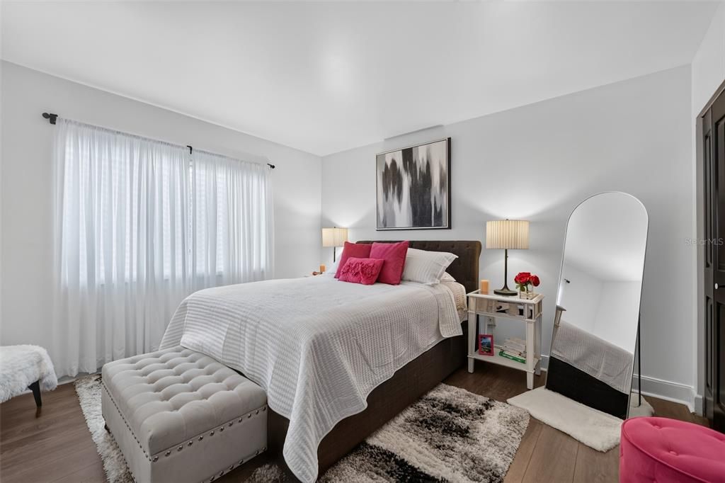 For Sale: $319,000 (2 beds, 1 baths, 816 Square Feet)