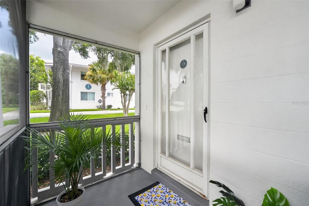 For Sale: $319,000 (2 beds, 1 baths, 816 Square Feet)