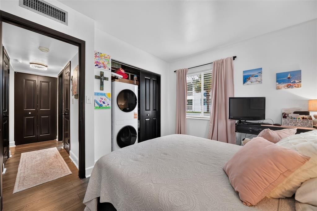 For Sale: $319,000 (2 beds, 1 baths, 816 Square Feet)