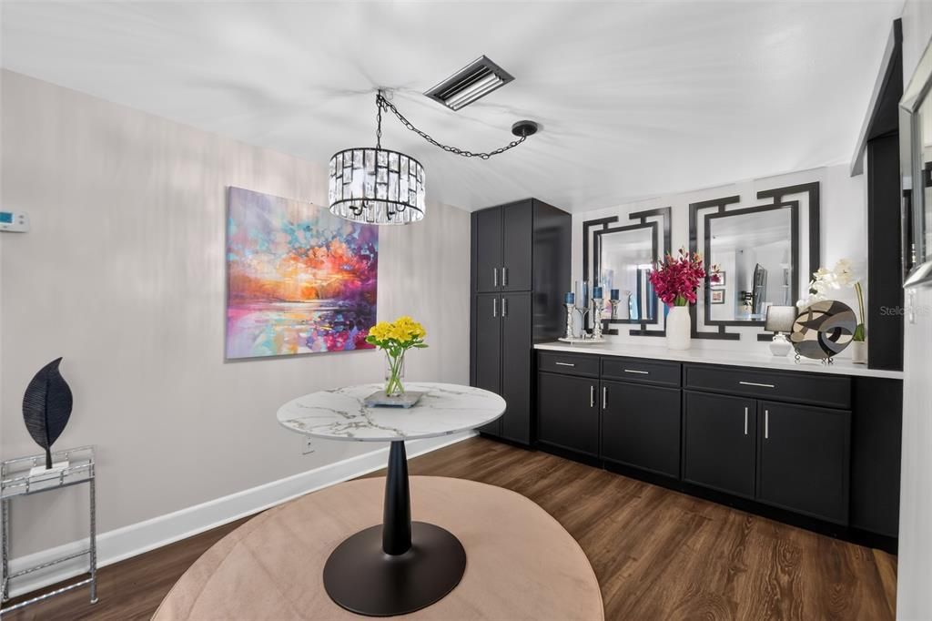 For Sale: $319,000 (2 beds, 1 baths, 816 Square Feet)