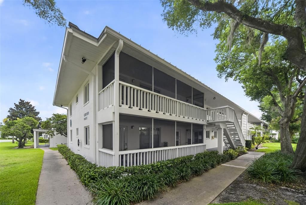 For Sale: $319,000 (2 beds, 1 baths, 816 Square Feet)