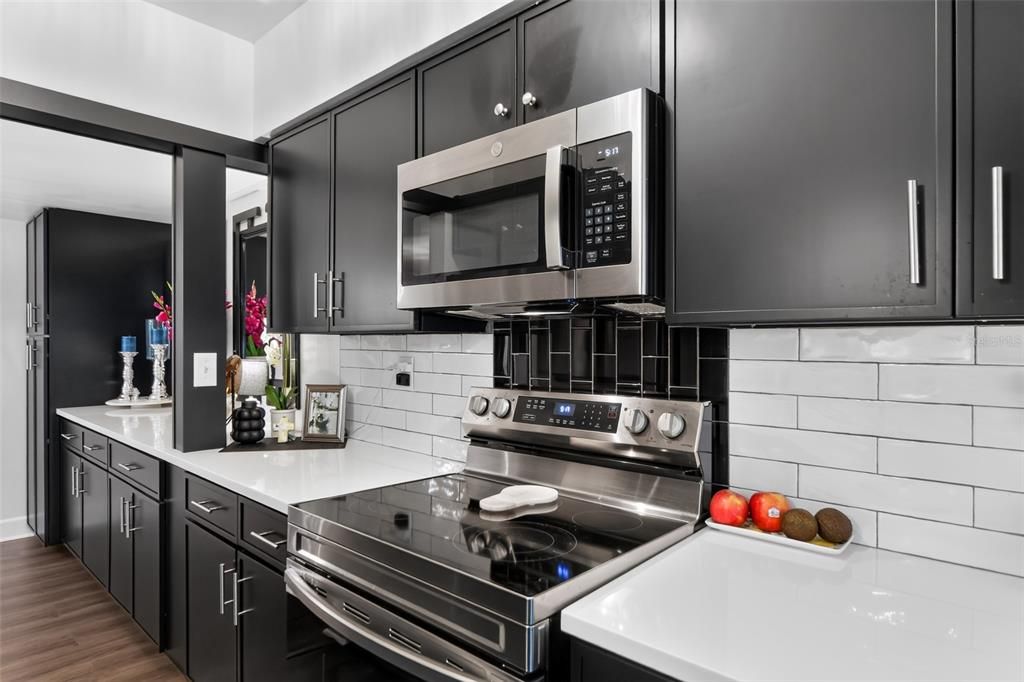 For Sale: $319,000 (2 beds, 1 baths, 816 Square Feet)
