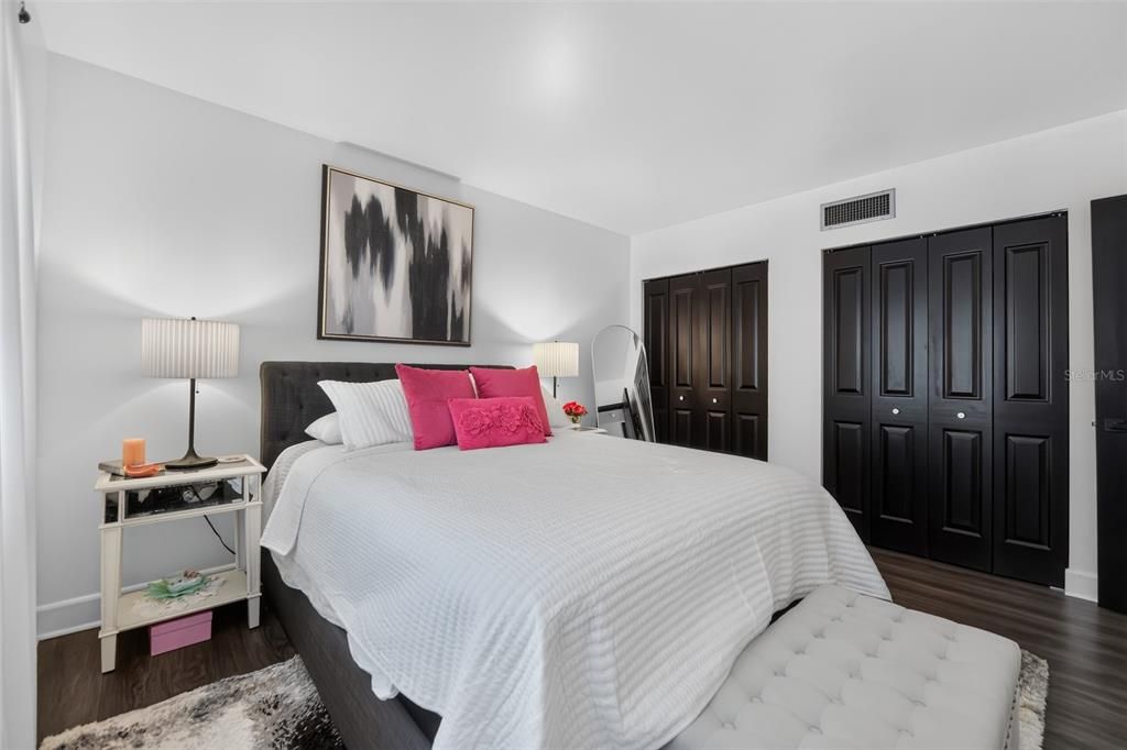 For Sale: $319,000 (2 beds, 1 baths, 816 Square Feet)