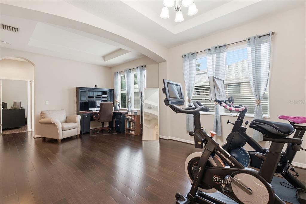 En Venta: $615,000 (4 camas, 3 baños, 2319 Pies cuadrados)