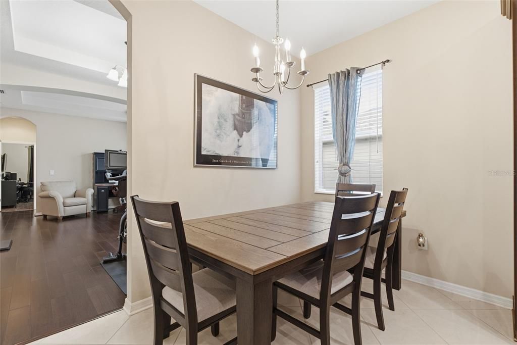 En Venta: $615,000 (4 camas, 3 baños, 2319 Pies cuadrados)