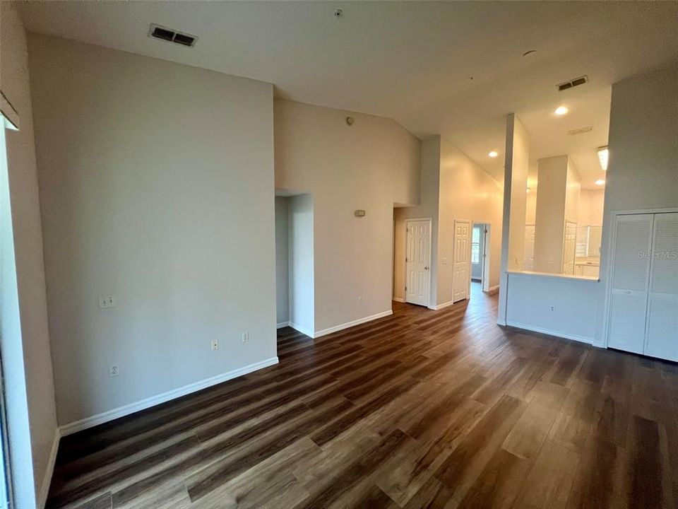 В аренду: $1,750 (2 спален, 2 ванн, 957 Квадратных фут)
