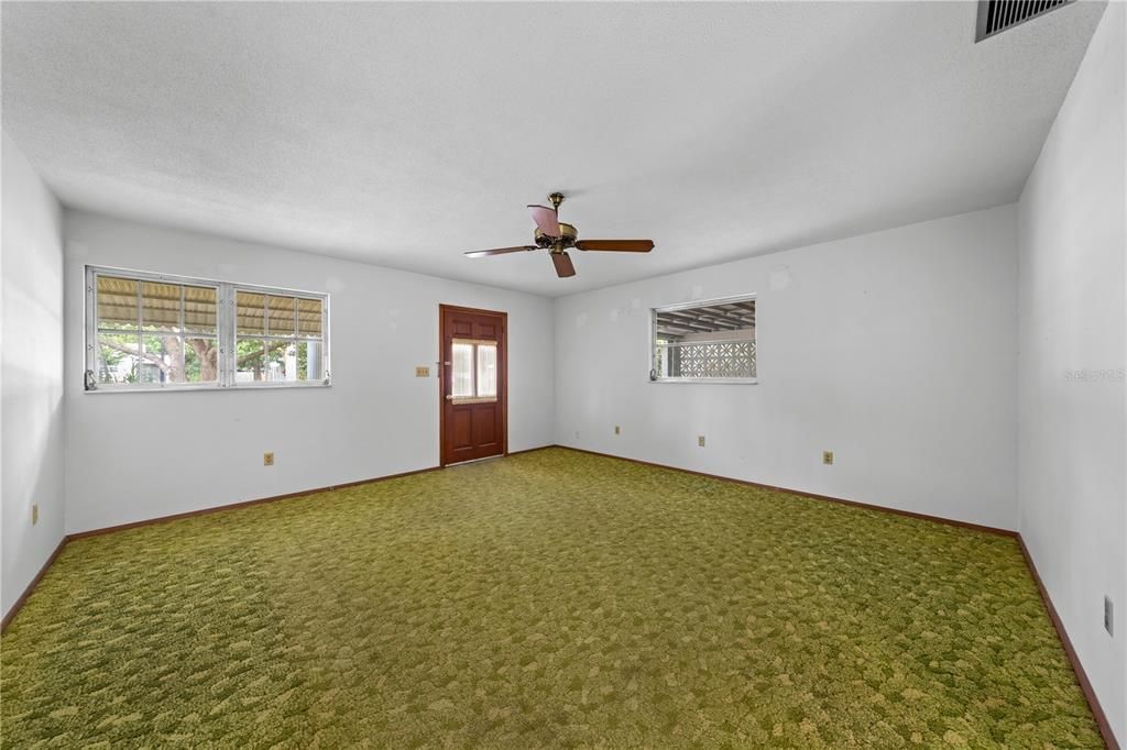 En Venta: $299,900 (3 camas, 2 baños, 1256 Pies cuadrados)