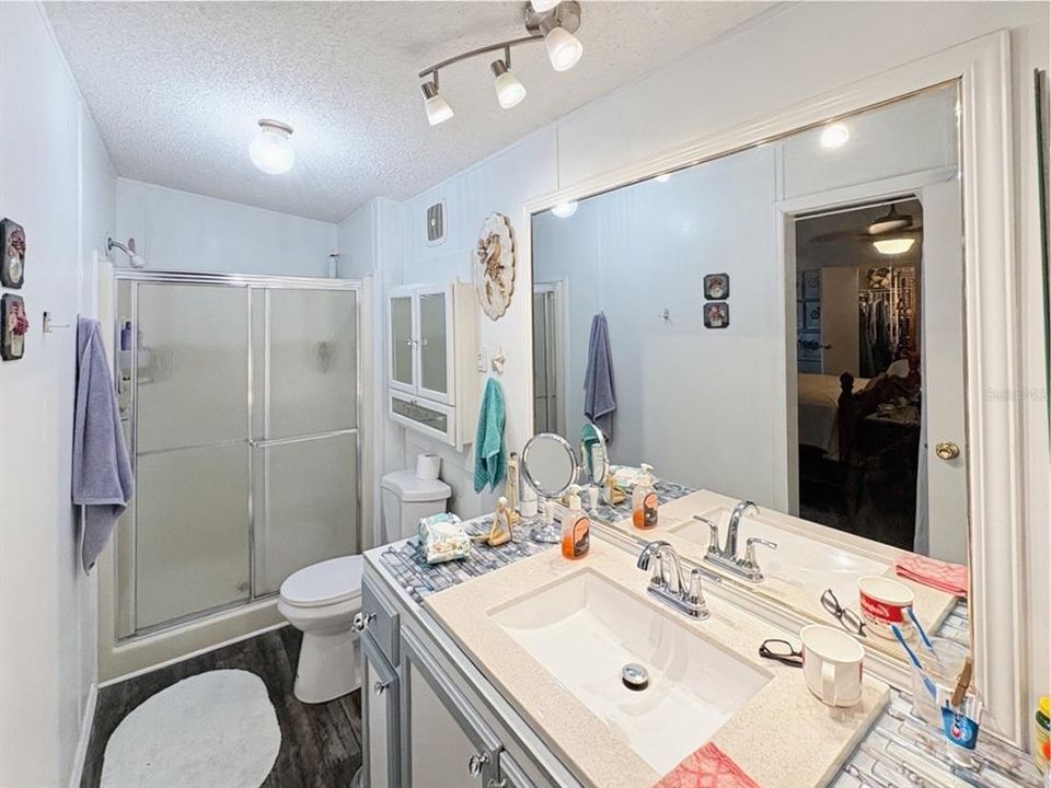 На продажу: $124,900 (2 спален, 2 ванн, 1092 Квадратных фут)