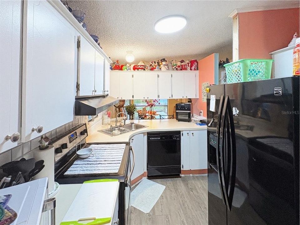 На продажу: $124,900 (2 спален, 2 ванн, 1092 Квадратных фут)
