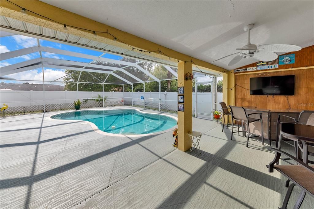 Activo con contrato: $455,000 (4 camas, 2 baños, 2016 Pies cuadrados)