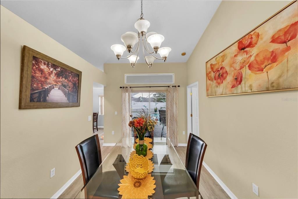 Activo con contrato: $455,000 (4 camas, 2 baños, 2016 Pies cuadrados)