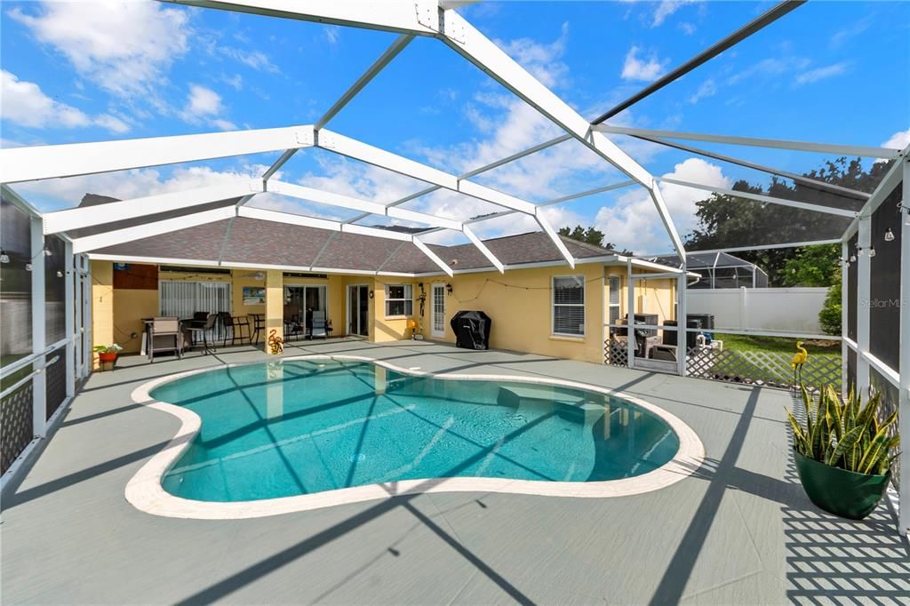Activo con contrato: $455,000 (4 camas, 2 baños, 2016 Pies cuadrados)
