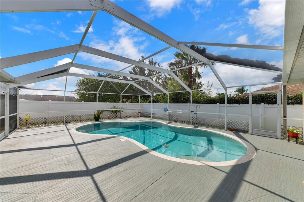 Activo con contrato: $455,000 (4 camas, 2 baños, 2016 Pies cuadrados)
