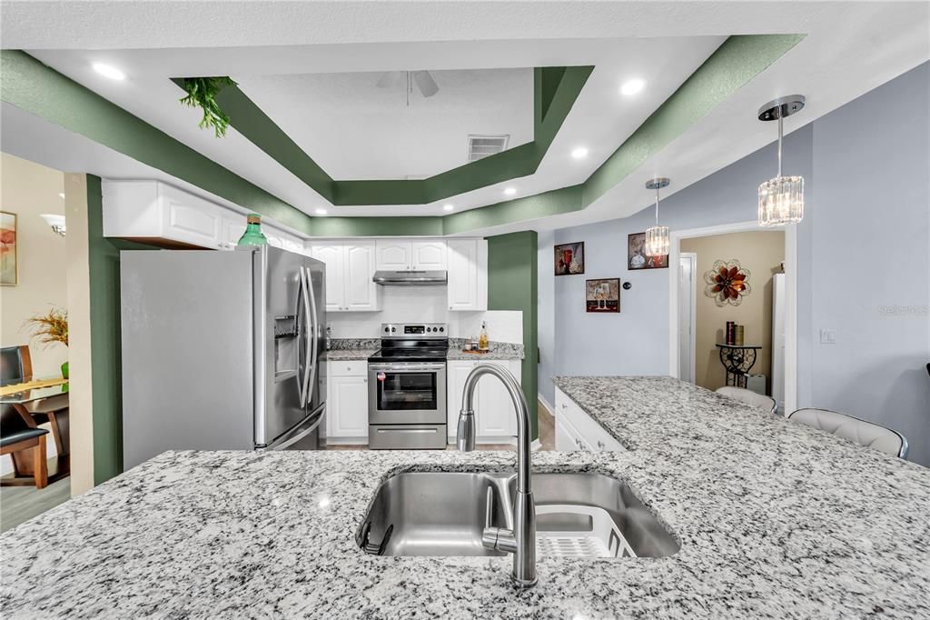 Activo con contrato: $455,000 (4 camas, 2 baños, 2016 Pies cuadrados)