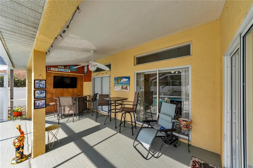 Activo con contrato: $455,000 (4 camas, 2 baños, 2016 Pies cuadrados)