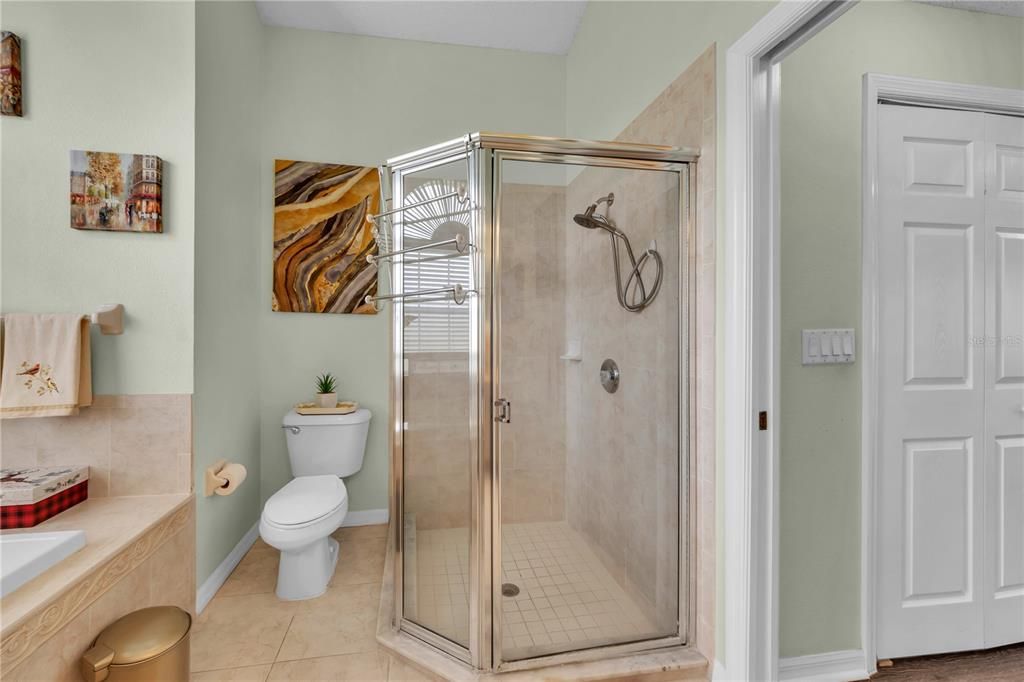 Activo con contrato: $455,000 (4 camas, 2 baños, 2016 Pies cuadrados)