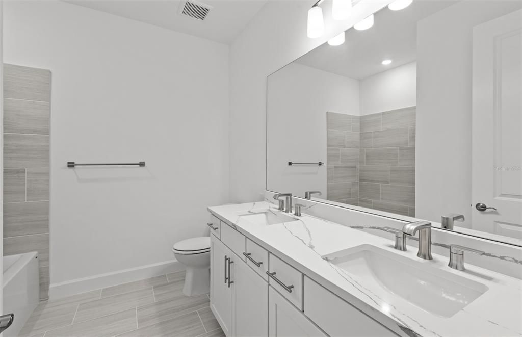 En Venta: $675,000 (3 camas, 3 baños, 2778 Pies cuadrados)