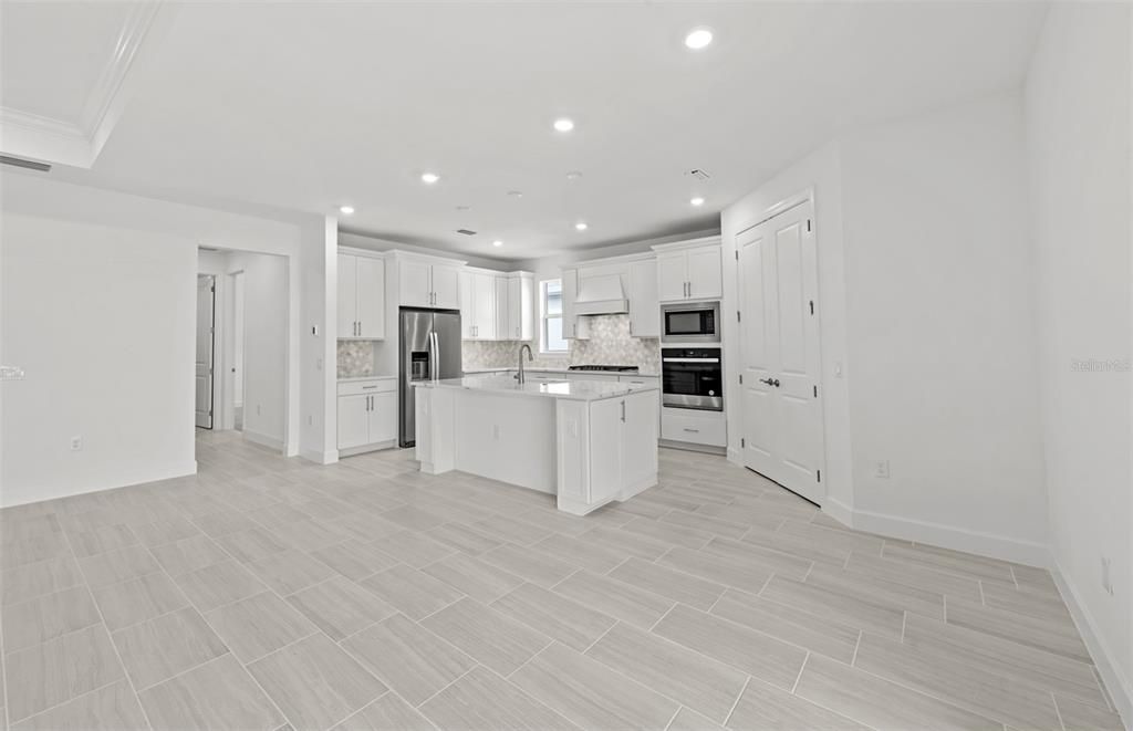 En Venta: $675,000 (3 camas, 3 baños, 2778 Pies cuadrados)
