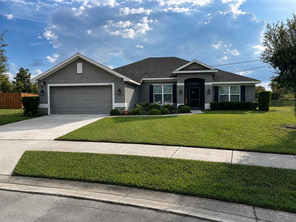 For Sale: $369,000 (5 beds, 3 baths, 2302 Square Feet)