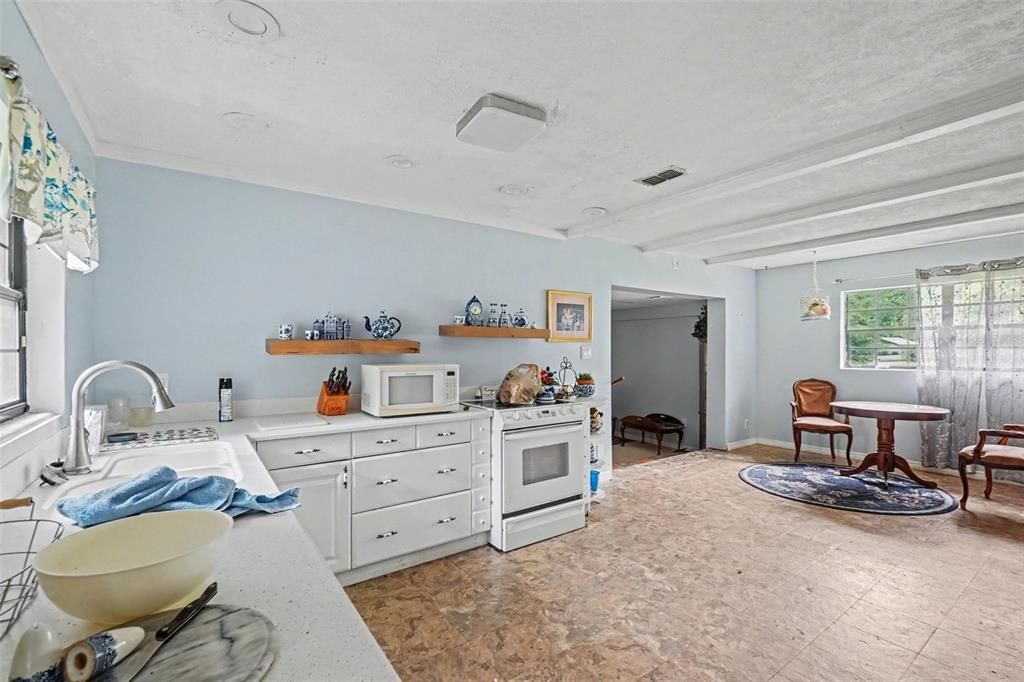 En Venta: $250,000 (3 camas, 2 baños, 884 Pies cuadrados)