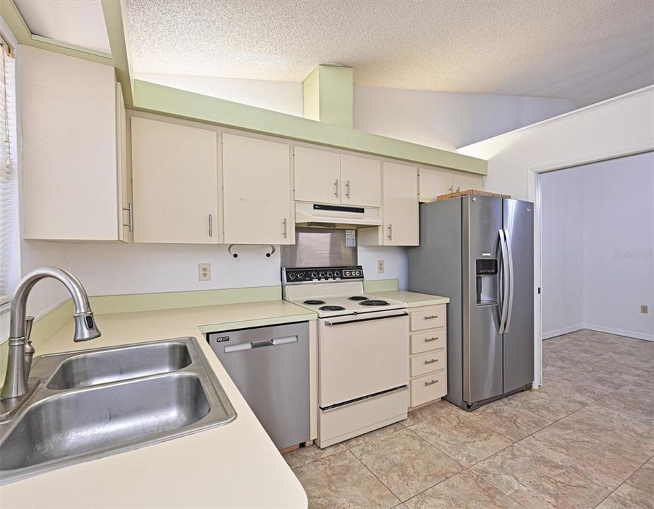For Sale: $209,000 (2 beds, 2 baths, 1181 Square Feet)
