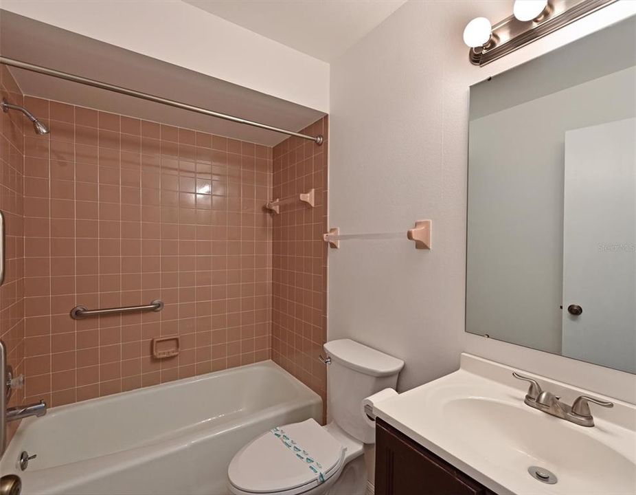 For Sale: $209,000 (2 beds, 2 baths, 1181 Square Feet)