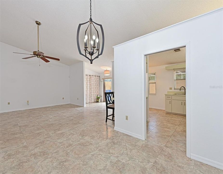 For Sale: $209,000 (2 beds, 2 baths, 1181 Square Feet)