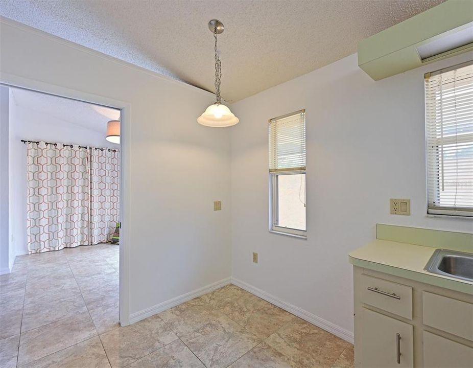 For Sale: $209,000 (2 beds, 2 baths, 1181 Square Feet)