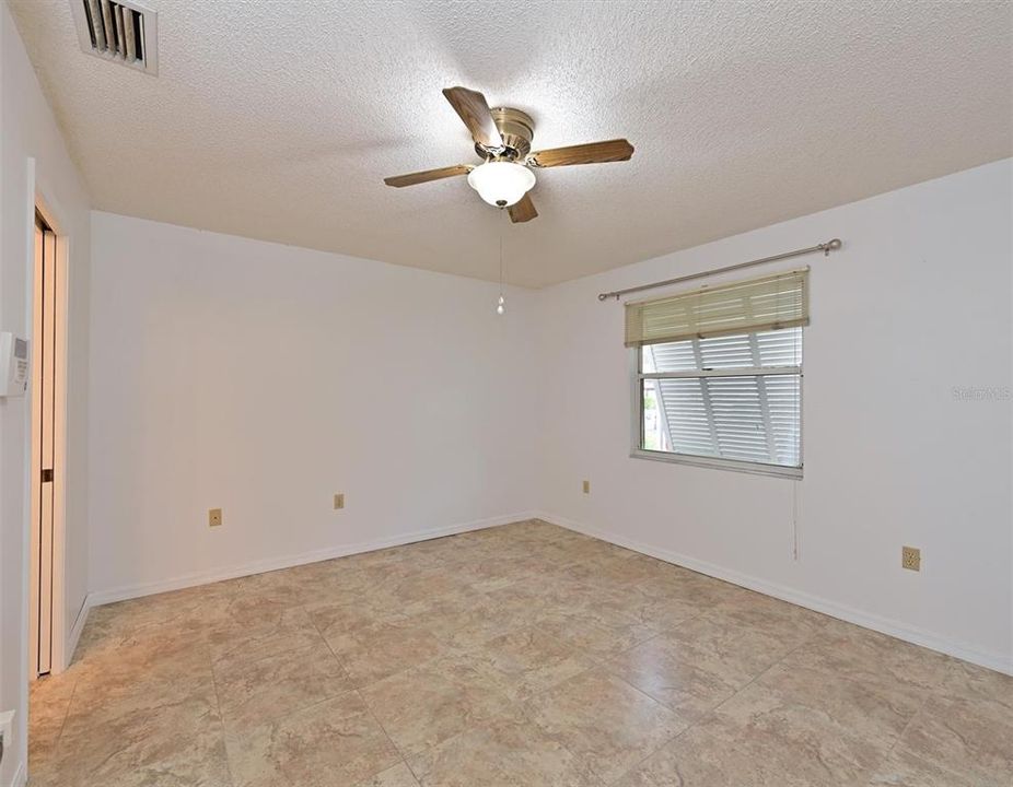 For Sale: $209,000 (2 beds, 2 baths, 1181 Square Feet)