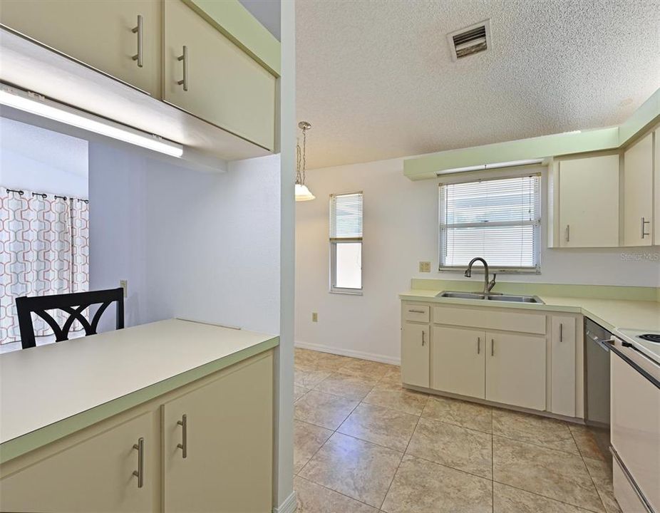 For Sale: $209,000 (2 beds, 2 baths, 1181 Square Feet)