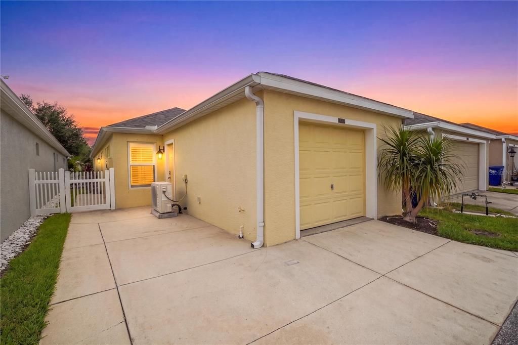 For Sale: $289,900 (2 beds, 2 baths, 1200 Square Feet)