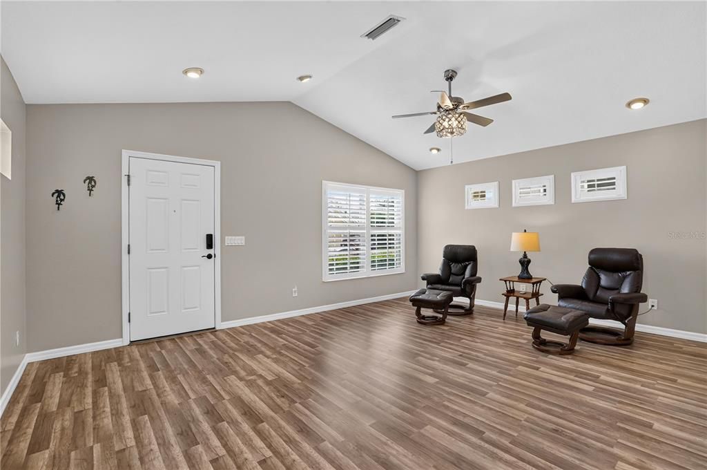 For Sale: $289,900 (2 beds, 2 baths, 1200 Square Feet)