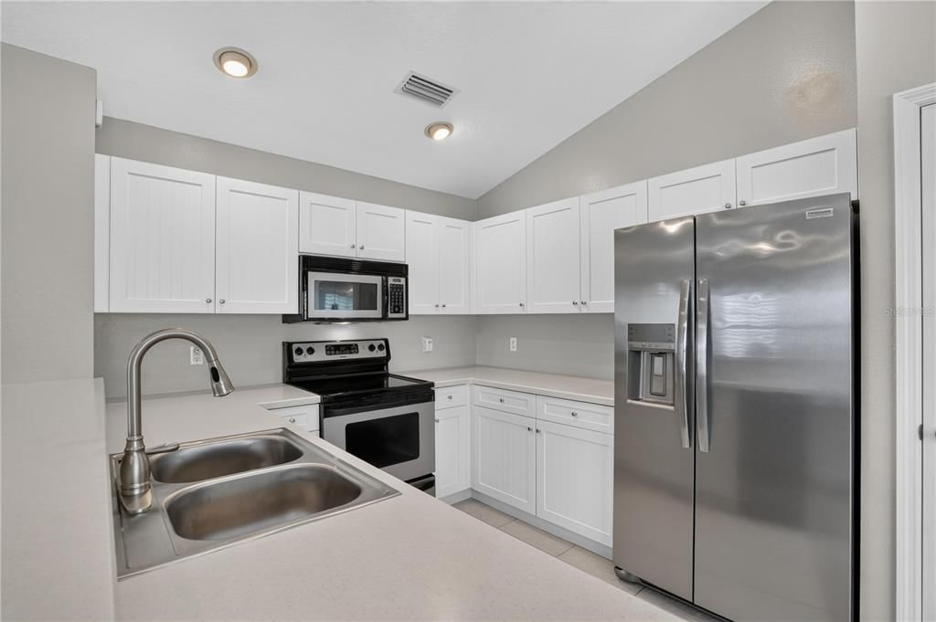 For Sale: $289,900 (2 beds, 2 baths, 1200 Square Feet)