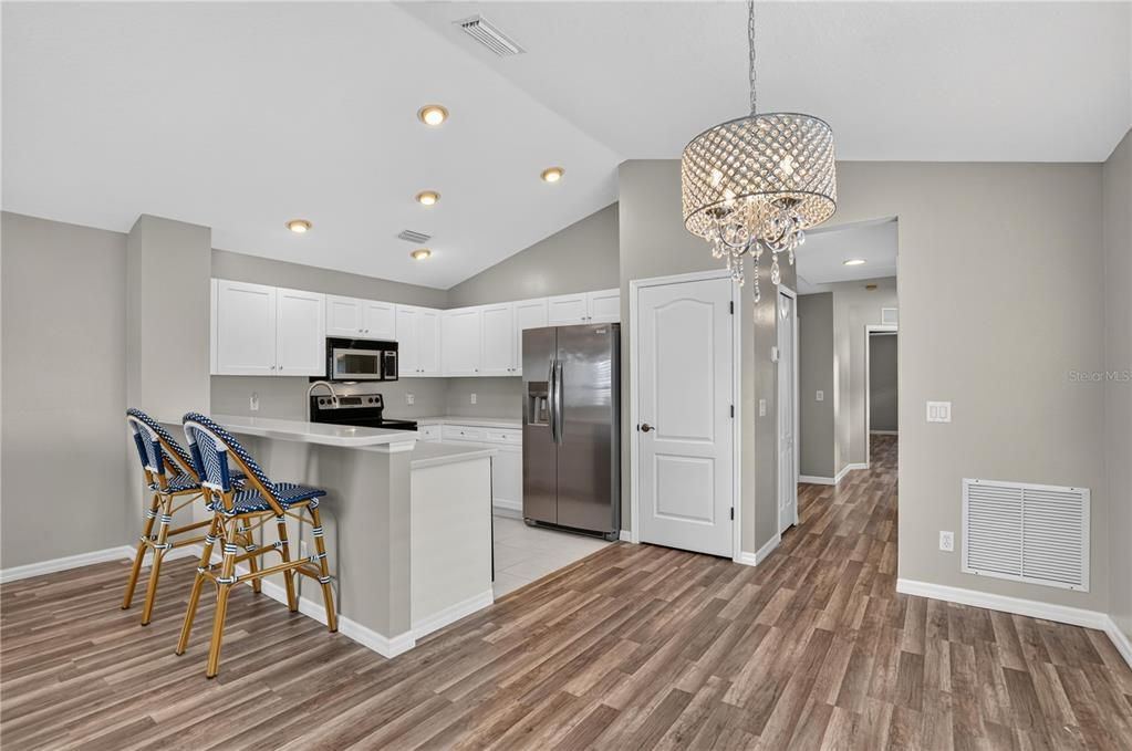 For Sale: $289,900 (2 beds, 2 baths, 1200 Square Feet)