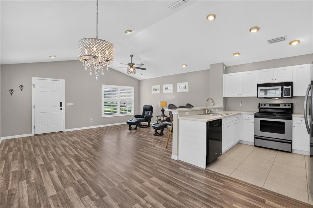 For Sale: $289,900 (2 beds, 2 baths, 1200 Square Feet)
