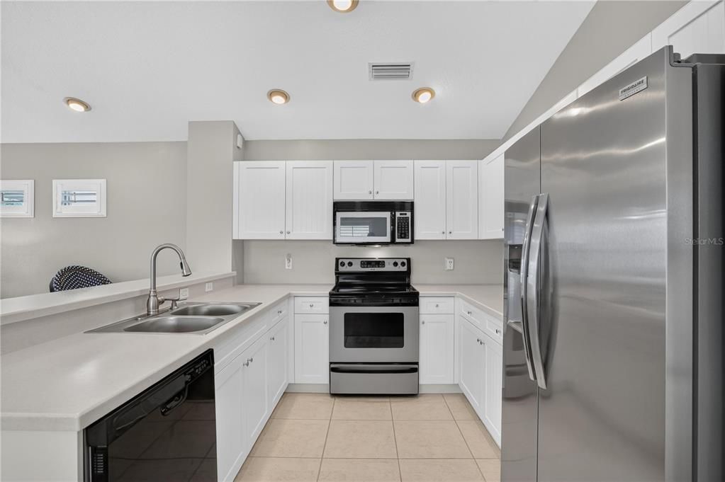 For Sale: $289,900 (2 beds, 2 baths, 1200 Square Feet)