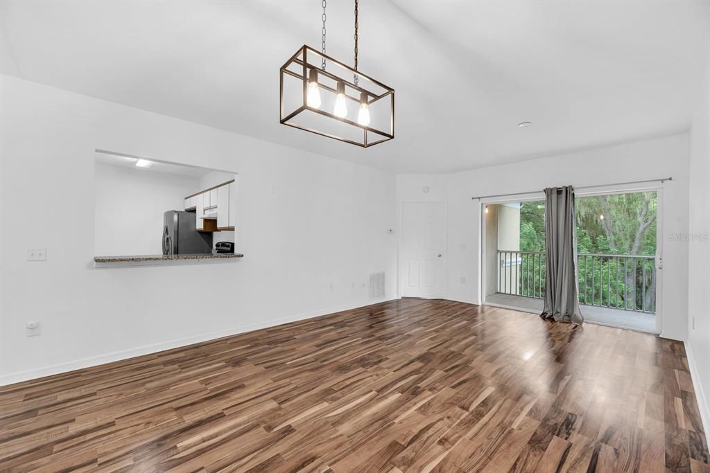 На продажу: $154,900 (3 спален, 2 ванн, 1151 Квадратных фут)