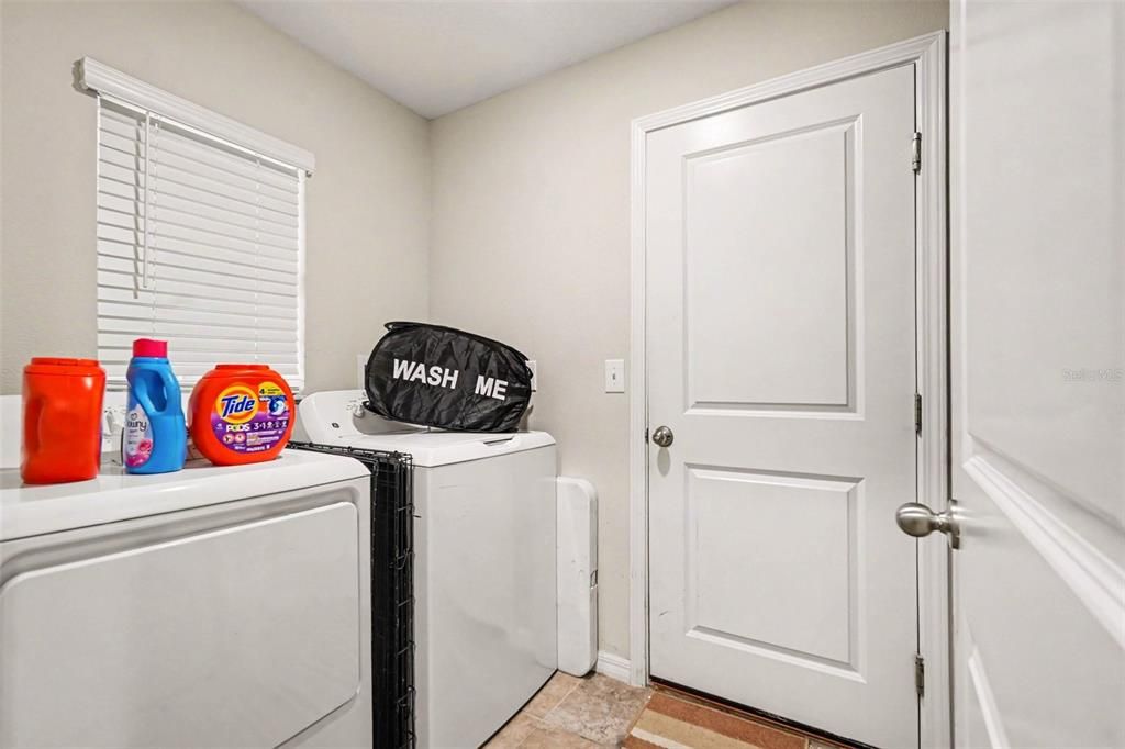 For Sale: $275,000 (3 beds, 2 baths, 1461 Square Feet)