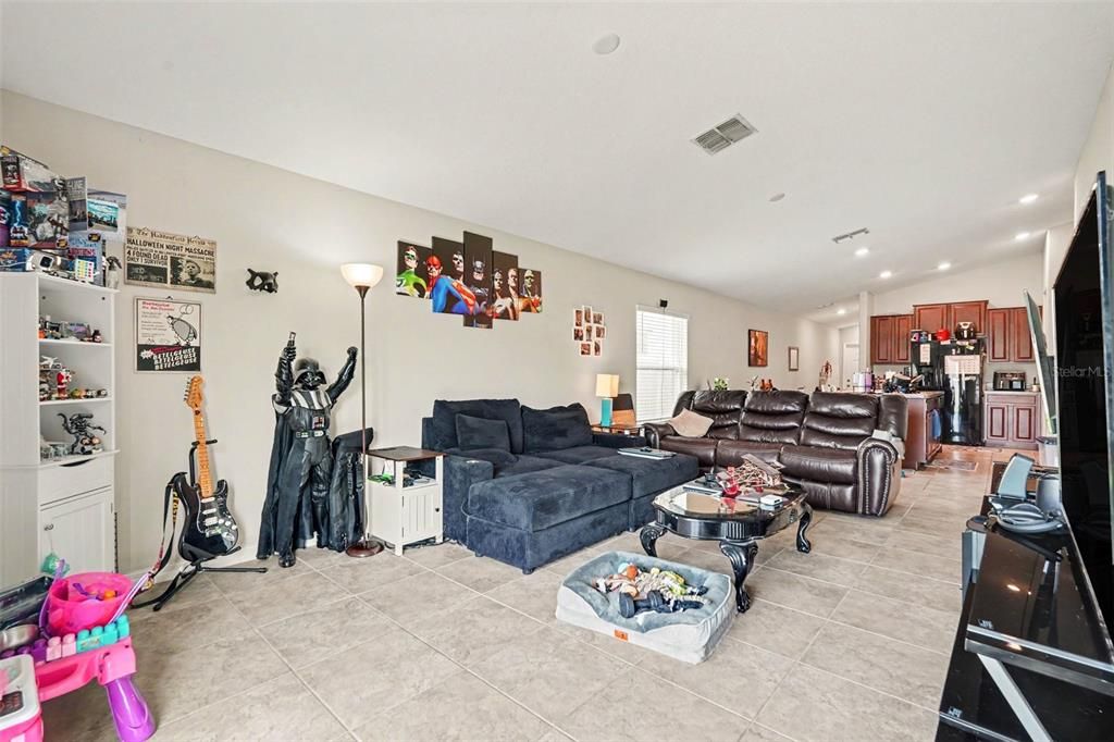 For Sale: $275,000 (3 beds, 2 baths, 1461 Square Feet)