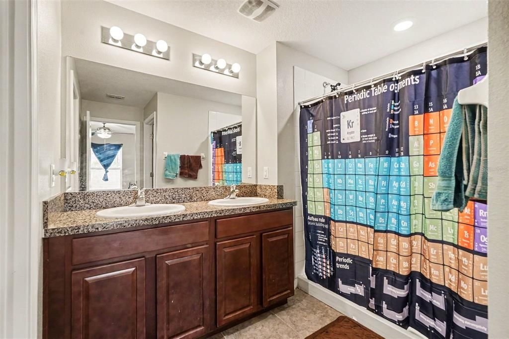 For Sale: $275,000 (3 beds, 2 baths, 1461 Square Feet)