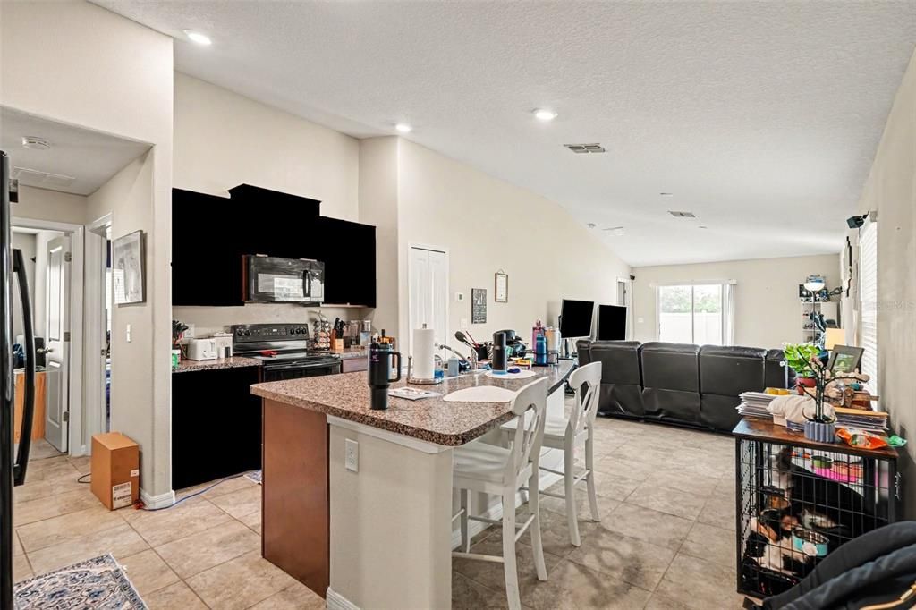 For Sale: $275,000 (3 beds, 2 baths, 1461 Square Feet)
