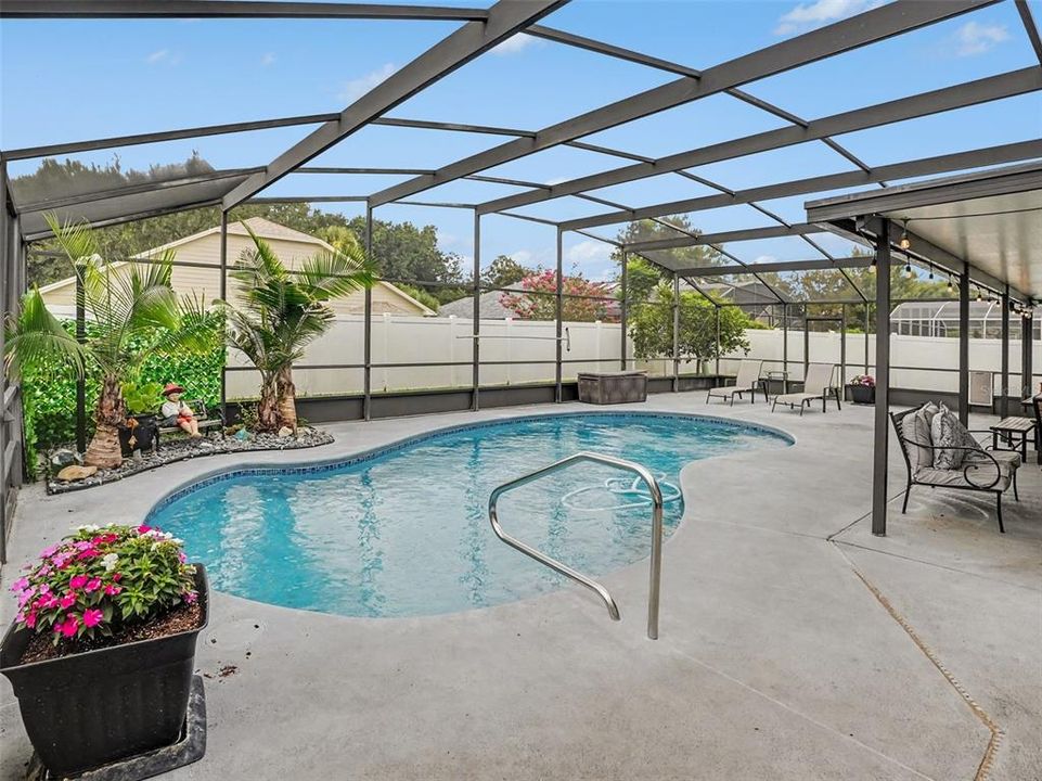 For Sale: $568,000 (3 beds, 2 baths, 2044 Square Feet)