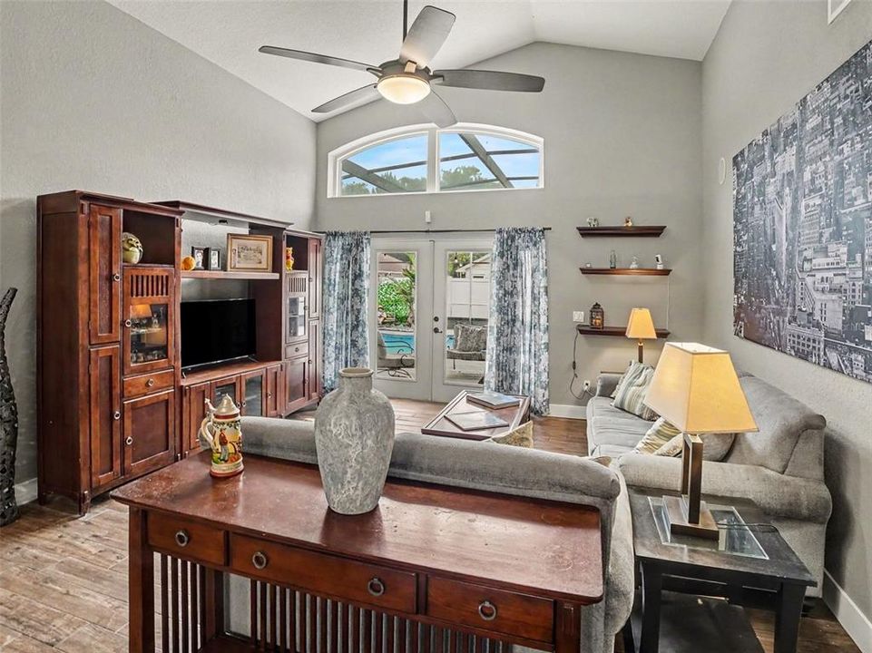 For Sale: $568,000 (3 beds, 2 baths, 2044 Square Feet)