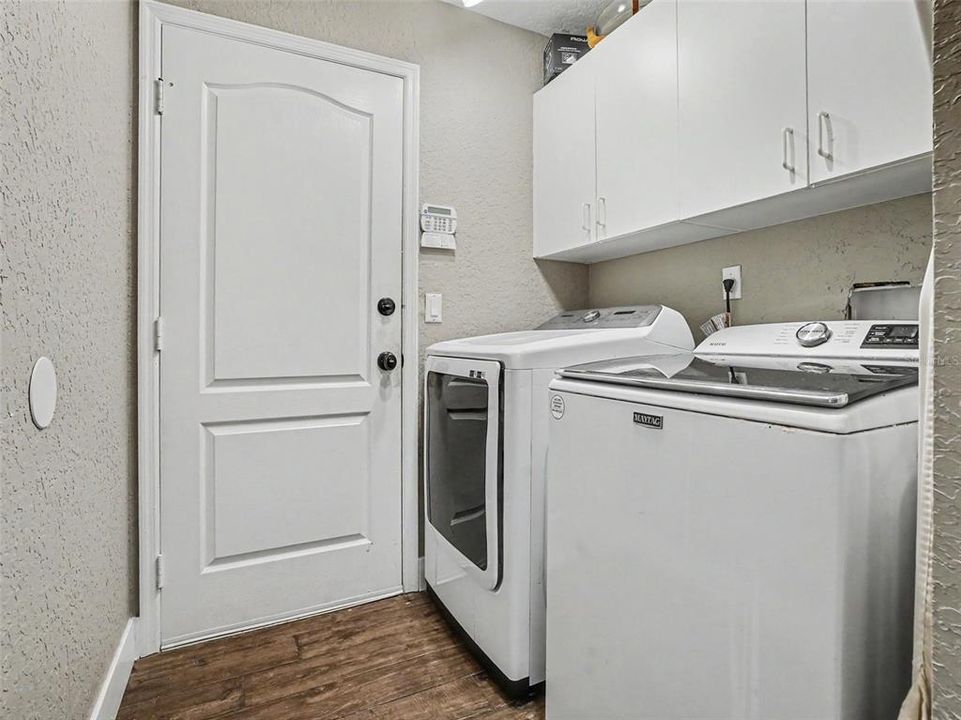 For Sale: $568,000 (3 beds, 2 baths, 2044 Square Feet)